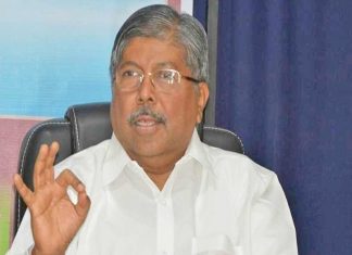 ക്ഷേത്രങ്ങള് തുറക്കണമെന്ന് ആവശ്യപ്പെട്ട് ബിജെപി പ്രതിഷേധത്തില് malabar_News Chandrakant Patil