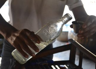 เดตเดฏเดจเดพเดเตเดเดฟเดฒเตโ เดเดพเดฐเดพเดฏ เดตเตเดเตเด; 100 เดฒเดฟเดฑเตเดฑเดฐเตโ เดตเดพเดทเตเด เดชเดฟเดเดฟเดเตเดเดฟ malabar image_malabar news