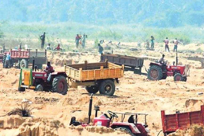 Sand Mining in Pampa_Malabar News Sand Mining in Pampa_Malabar News