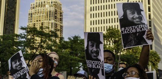 വെടിയുതിർത്തത് എട്ടു തവണ; കറുത്ത വര്ഗ്ഗക്കാരന് എതിരെയുള്ള അക്രമത്തില് പ്രതിഷേധം ശക്തമാകുന്നു MalabarNews_justice for jacob blake