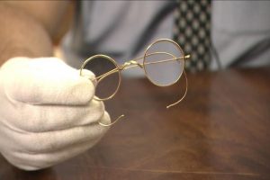 glasses used by Mahatma Gandhi sold at auction in the UK f