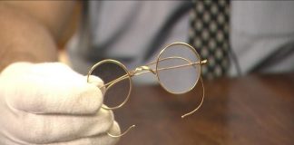 glasses used by Mahatma Gandhi sold at auction in the UK f