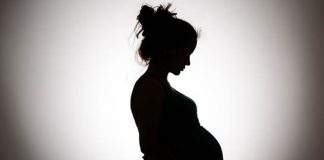 ഗര്ഭിണിക്ക് ചികിത്സ നിഷേധിച്ച സംഭവം: കളക്ടർ കാരണം കാണിക്കല് നോട്ടീസ് നല്കി Malabar News_ pregnant-women-