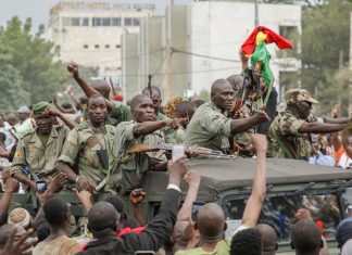 മാറ്റത്തിന്റെ പാതയില് മാലി; പട്ടാള അട്ടിമറിയിലൂടെ പുതിയ ഭരണകൂടം അധികാരത്തില് MAALI-MALABAR-NEWS