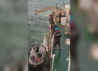 പുറംകടലില് മത്സ്യബന്ധന ബോട്ട് തകര്ന്നു coast guard rescued 11 fisherman