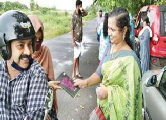നാലാം ക്ലാസുകാരിയുടെ ചികിത്സാ ചെലവ്; പുസ്തകം വിറ്റ് പണം സ്വരൂപിച്ച് അധ്യാപിക Teacher selling books for student