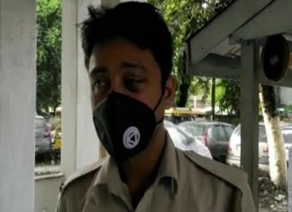 മാസ്ക് ധരിക്കാന് നിര്ദ്ദേശിച്ച പോലീസ് കോണ്സ്റ്റബിളിന് ക്രൂര മര്ദ്ദനം police constable was thrashed by a group of people