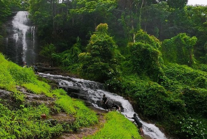 ആളും ആരവവുമില്ല; ഈ മഴക്കാലത്ത് ‘പാലൂര്കോട്ട’ കാഴ്ചക്കാരില്ലാതെ തനിച്ച് malabar image_malabar news