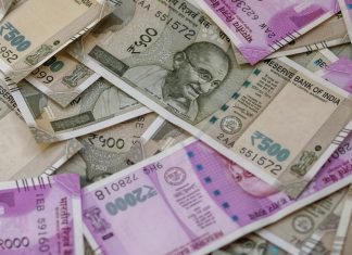 കരിപ്പൂരില് കറന്സി വേട്ട: 3.44 ലക്ഷം പിടിച്ചു Indian rupee_Malabar News