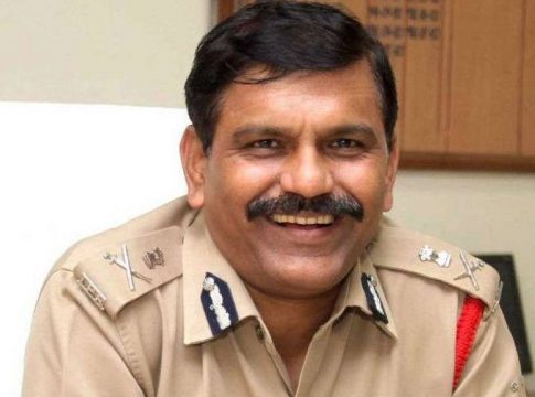 ‘സ്വാമി അഗ്നിവേശ് കാവി വേഷധാരിയായ ഹിന്ദു വിരുദ്ധന്’; വിവാദ പരാമര്ശവുമായി മുന് സി.ബി.ഐ ഡയറക്ടര് national image_malabar news