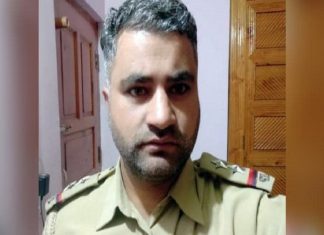 ജമ്മുവില് പോലീസ് ഉദ്യോഗസ്ഥന് തീവ്രവാദിയുടെ വെടിയേറ്റ് മരിച്ചു Malabarnews-kashmeer