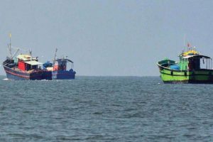 Gilnet boats return with fish