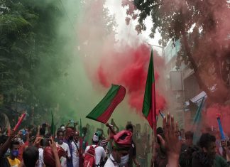 ട്രോഫി മുഖ്യം; കോവിഡ് പ്രതിസന്ധിയിലും പരേഡ് നടത്തി മോഹൻ ബഗാൻ; തെരുവിലിറങ്ങിയത് ആയിരങ്ങൾ Mohun bagan Trophy Parade
