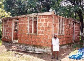 ലൈഫ് പദ്ധതി; വീട് നിർമ്മാണം പാതിവഴിയിലാക്കി കരാറുകാരൻ പണവുമായി മുങ്ങി life-mission_2020-Oct-18