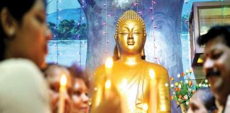 ഹത്രസ് സംഭവം; ഹിന്ദുമതം ഉപേക്ഷിച്ച് 236 ദളിതര് ബുദ്ധമതത്തിലേക്ക് MalabarNews_buddhism