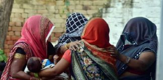 ഹത്രസ് കൂട്ടബലാൽസംഗം; കേസിന്റെ വിചാരണ ഡെൽഹിയിലേക്ക് മാറ്റണമെന്ന് പെൺകുട്ടിയുടെ കുടുംബം hathras-gang-rape-the-girls-family-wants-the-trial-of-the-case-to-be-shifted-to-delhi