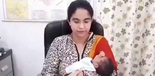 മൂന്നാഴ്ച പ്രായമുള്ള കുഞ്ഞുമായി കലക്റ്റർ ഓഫീസിൽ; അഭിനന്ദിച്ച് സോഷ്യൽ മീഡിയ IAS-Officer-with-three-week-old-child_2020-Oct-13