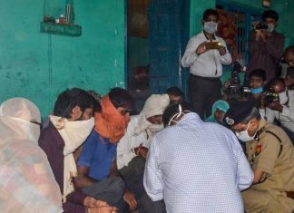 ഹത്രസ് കേസ്; എസ് ഐ ടി അന്വേഷണ റിപ്പോർട്ട് സമർപ്പിച്ചില്ല Malabar News_ Hathras-officials