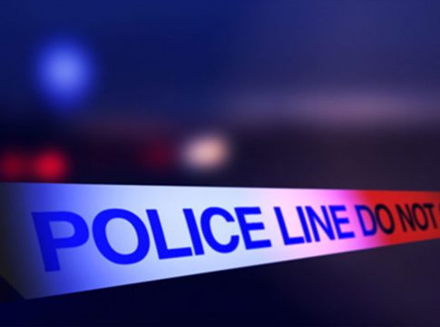 മുക്കുപണ്ടം പണയം വച്ച് ഒന്നരക്കോടി തട്ടിയ കേസിലെ പ്രതി മരിച്ച നിലയിൽ A young man was found dead inside a vehicle parked in Wayanad