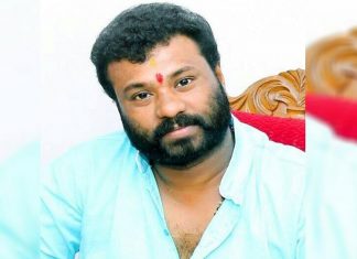 കലക്ട്രേറ്റിന് മുമ്പില് മോഹിനിയാട്ടം നടത്തി പ്രതിഷേധിച്ചു kerala image_malabar news