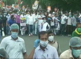 ദളിതരെ വോട്ടിന് വേണ്ടി മുതലെടുക്കുന്നു; പ്രതിഷേധ മാർച്ചുമായി മമതാ ബാനർജി March against hathras gang rape