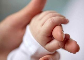 മൂന്ന് മാസം പ്രായമായ കുഞ്ഞിനെ 10,000 രൂപക്ക് വിറ്റു; മാതാവ് അറസ്റ്റിൽ Baby_2020-Nov-28