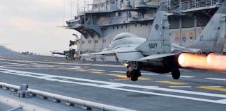 മിഗ് വിമാനം അറബിക്കടലിൽ തകർന്നു വീണു; പൈലറ്റിനെ കാണാതായി MiG-29K-Trainer-Jet_2020-Nov-27