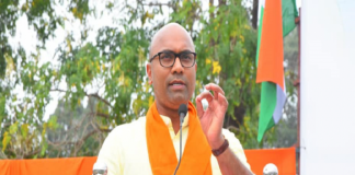 തെലങ്കാനയില് വിജയിച്ചാല് ഒവൈസിയെയും സഹോദരനെയും സേവകരാക്കും; ബിജെപി നേതാവ് D-Arvind_Malabar news