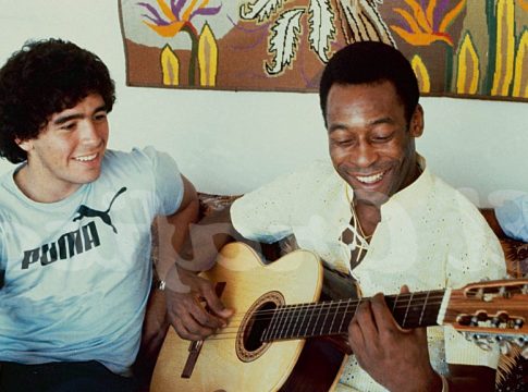 ‘ഞാൻ പ്രതീക്ഷിക്കുന്നു, ഒരുനാൾ നമ്മളൊന്നിച്ച് ആകാശത്തിൽ പന്ത് തട്ടും’; പെലെ malabarnews-Maradona_pele