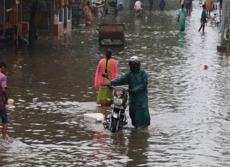 തമിഴ്നാട്ടില് മഴ തുടരുന്നു; നിവാര് ചുഴലിക്കാറ്റിനെ നേരിടാന് ദേശീയ ദുരന്തനിവാരണ സേന MalabarNews_cyclone-nivar