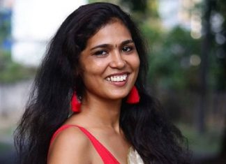 രഹ്നാ ഫാത്തിമ സമൂഹ മാദ്ധ്യമങ്ങളിലൂടെ അഭിപ്രായ പ്രകടനം നടത്തുന്നത് വിലക്കി ഹൈക്കോടതി MalabarNews_rehana fathima