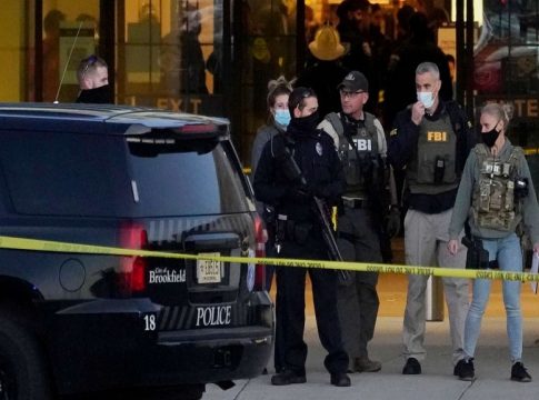 8 Injured In Shooting At US Mall In Wisconsin, Gunman Missing