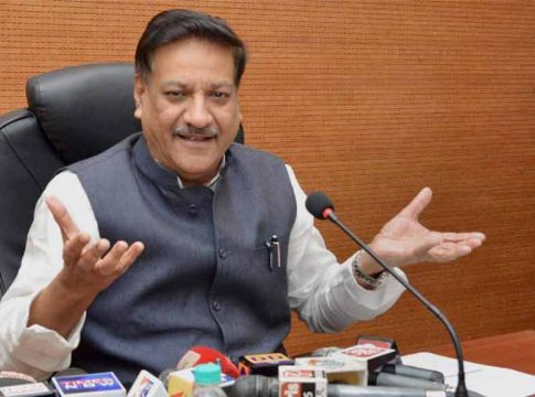 കോൺഗ്രസ് നേതാവ് പൃഥ്വിരാജ് ചവാന് ആദായനികുതി വകുപ്പിന്റെ നോട്ടീസ് prithviraj-chavan_2020-Nov-18