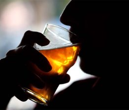 സംസ്ഥാനത്ത് ബാർ സമയം നീട്ടിയേക്കും; രാവിലെ 10 മുതൽ 12 വരെയാക്കാൻ നീക്കം Malabar News_alcohol