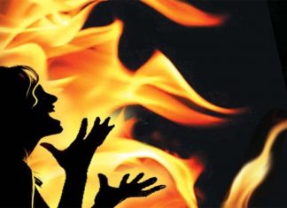 ബലാൽസംഗത്തിന് ഇരയായ പെൺകുട്ടിയെ പ്രതിയുടെ ബന്ധു തീകൊളുത്തി കൊന്നു