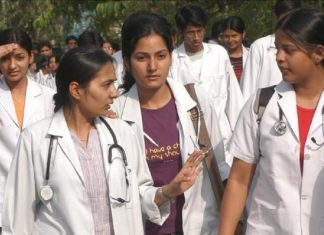 എംബിബിഎസ് പഠനഫീസ് മൂന്നിരട്ടി വർധനയിലേക്ക്; വിദ്യാർഥികൾ പ്രതിസന്ധിയിൽ Kerala MBBS Students_Malabar News