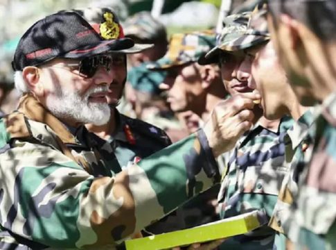 പതിവ് തെറ്റിച്ചില്ല; ജയ്സാൽമറിൽ സൈനികർക്കൊപ്പം ദീപാവലി ആഘോഷിച്ച് പ്രധാനമന്ത്രി PM celebrates Diwali with jawans in Jaisalmer