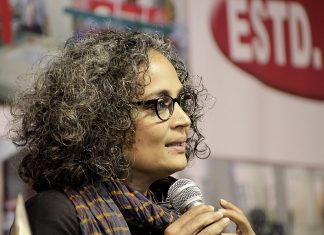 സംഘപരിവാര് എതിര്പ്പ്; സിലബസില് നിന്ന് അരുന്ധതി റോയിയുടെ പുസ്തകം നീക്കി സര്വകലാശാല national image_malabar news