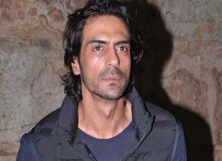 നടൻ അർജുൻ രാംപാലിന്റെ വീട്ടിൽ നാര്ക്കോട്ടിക്സ് റെയ്ഡ്