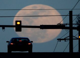 സൗദിയില് ട്രാഫിക് ലൈന് ലംഘനത്തിന് ഇനി മുതല് പിഴ MALABARNEWS-SAUDI