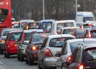 ടോള് പ്ളാസയില് ഗതാഗതക്കുരുക്ക്; ബൂത്തുകള് തുറന്നുവിട്ട് യുവമോര്ച്ച പ്രവർത്തകരുടെ പ്രതിഷേധം