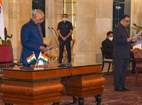 മുഖ്യ വിവരാവകാശ കമ്മീഷണറായി യശ്വവര്ധന് കുമാര് സിന്ഹ ചുമതലയേറ്റു national image_malabar news