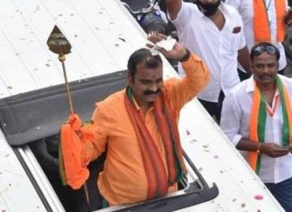 വേൽ യാത്ര തടഞ്ഞ് പോലീസ്; തമിഴ്നാട് ബിജെപി അധ്യക്ഷൻ അറസ്റ്റിൽ L-Murugan_2020-Nov-06