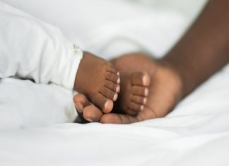 കാടിനുള്ളില് പ്രസവം; യുവതിക്കും കുഞ്ഞിനും ദാരുണാന്ത്യം MalabarNews_newborn