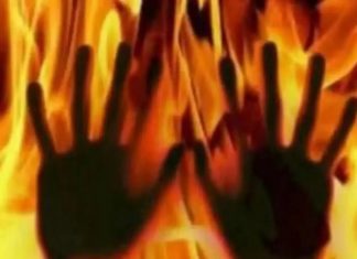 കയ്യേറ്റ ഭൂമി ഒഴിപ്പിക്കല്; പോലീസ് ഉദ്യോഗസ്ഥന് നേരെ ആക്രമണം attacked and tried to kill in fire
