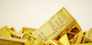 നെടുമ്പാശേരിയില് സ്വര്ണവുമായി അഞ്ച് പേര് പിടിയില് gold siezed