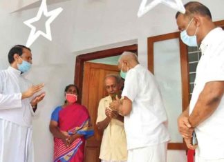 hands-over-house-keys