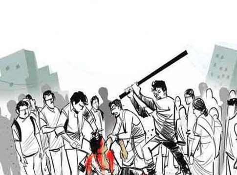 പെരുമ്പാവൂരിൽ ആൾക്കൂട്ട വിചാരണ; യുവാക്കളുടെ തല മുണ്ഡനം ചെയ്തു, കേസ് MOB ATTACK