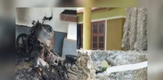 കടവത്തൂർ മേഖലയിൽ സംഘർഷം; വീടുകൾക്ക് നേരെ ബോംബേറ്; പീഡനക്കേസ് പ്രതിയുടെ ബൈക്ക് കത്തിച്ചു Kadavathur Conflict