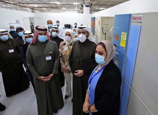 കുവൈറ്റിൽ വാക്സിൻ വിതരണം ആരംഭിച്ചു; ആദ്യ ഡോസ് സ്വീകരിച്ചത് പ്രധാനമന്ത്രി Covid Vaccine Kuwait